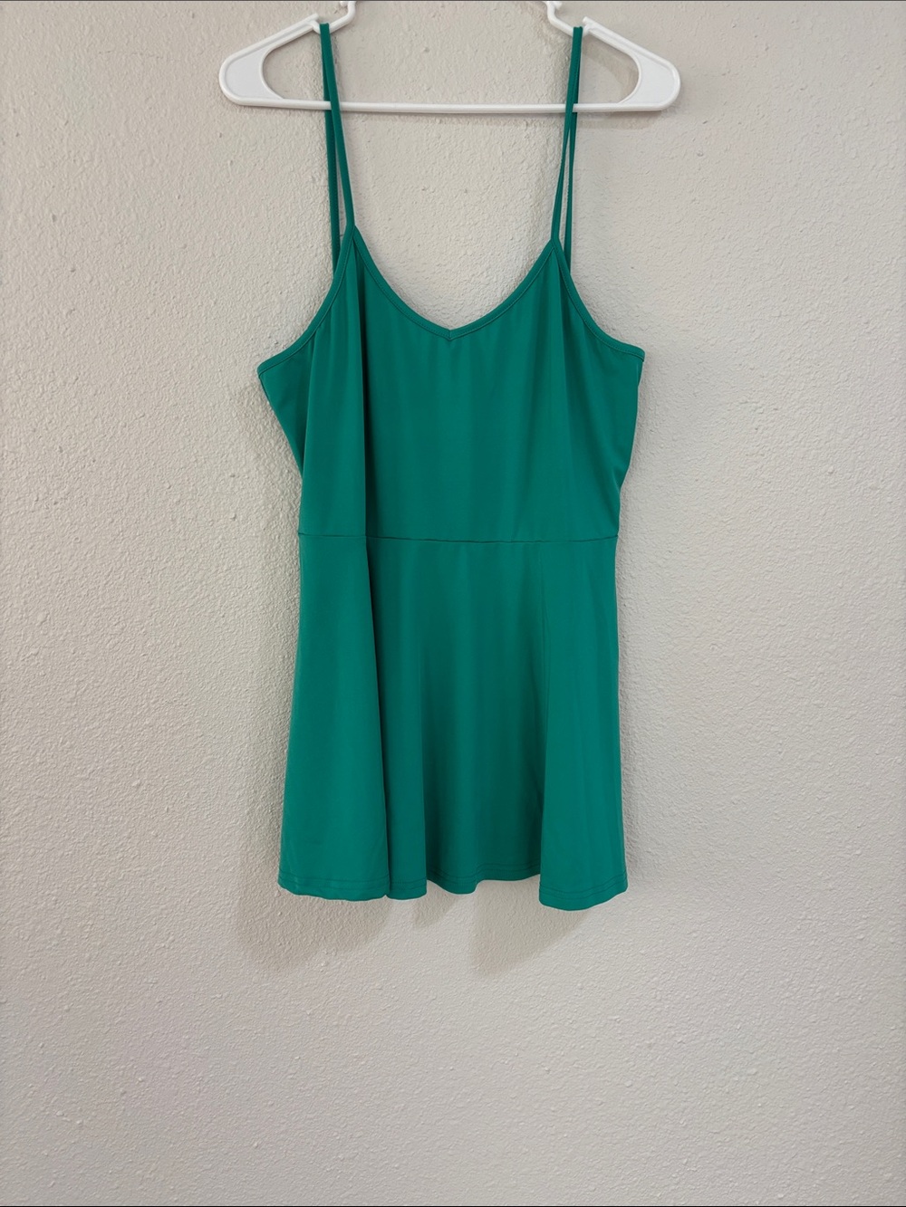 NWOT! Sleeveless Emerald Green V-Neck Peplum Bust Spaghetti Strap Tank Top